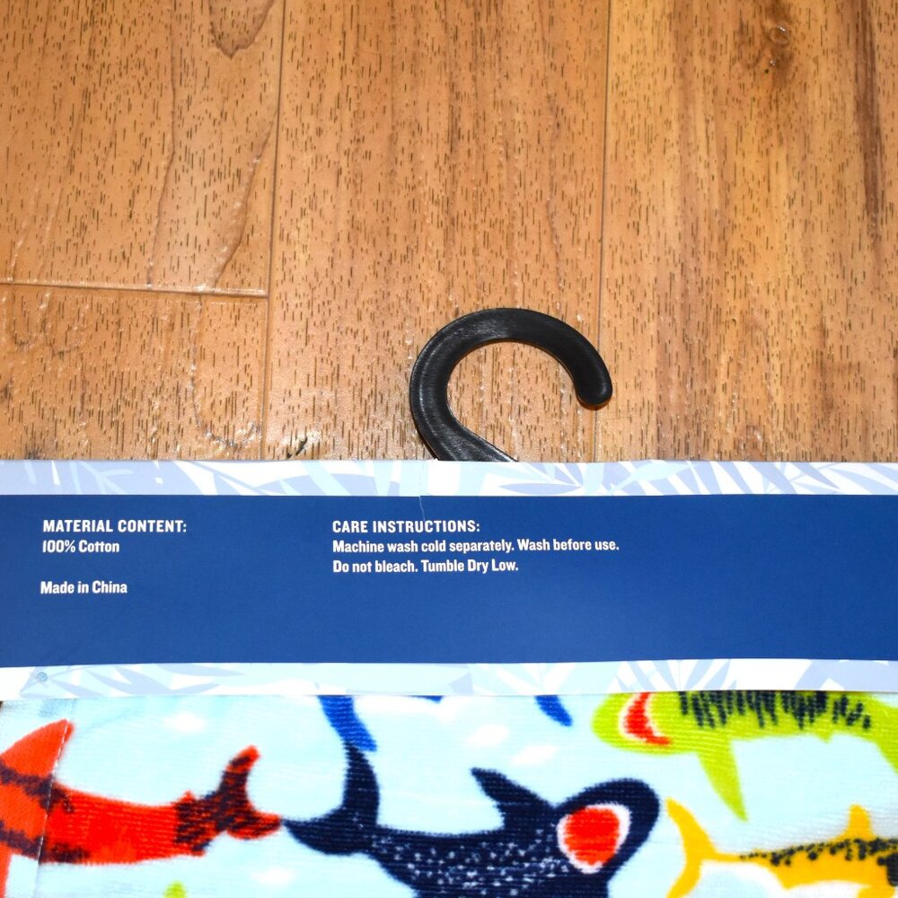 NWT Tommy Bahama Shark Print Kids Hooded Towel 24" x 48" Blue Red Yellow - Picture 3 of 5